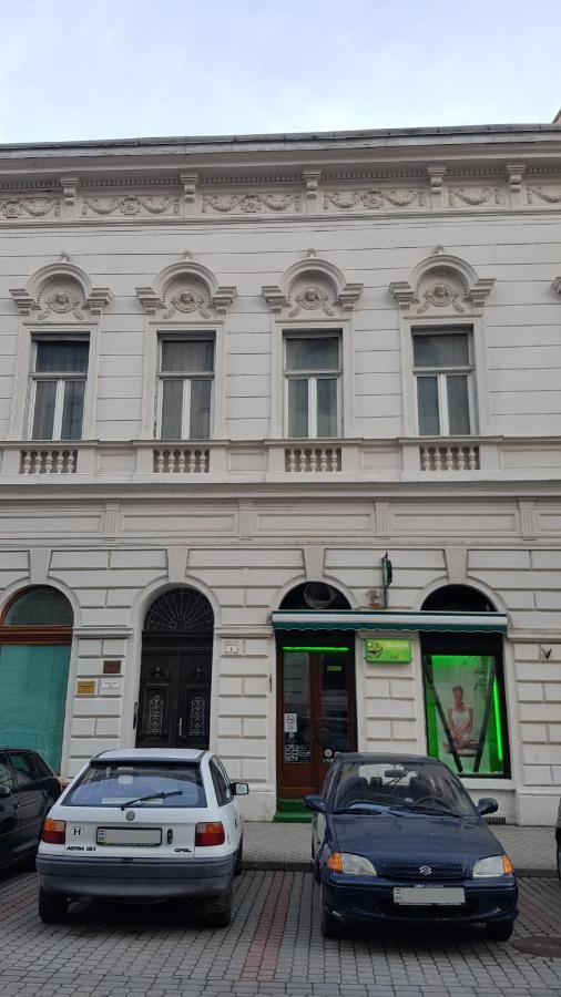 Boutique Apartman I Eger Luaran gambar